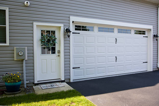 24/7 Emergency Garage Door Panel Replacement experts in Maypearl, TX
